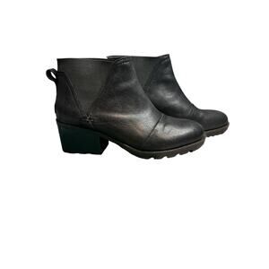 Sorel waterproof Learher Chelsea Pull on Boot